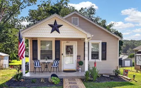 1817 Orchard Ln, Staunton, VA 24401