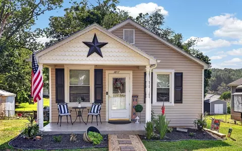1817 Orchard Ln, Staunton, VA 24401