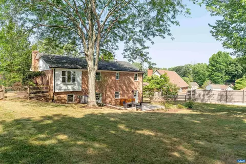 8005 Washington Ct, Charlottesville, VA 22911