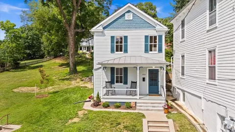 939 941 W Beverley St W, Staunton, VA 24401