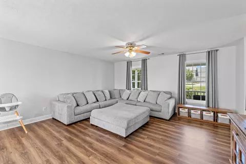 Living - 2185 Cloverleaf Ln, Dayton, VA 22821 photo 2 of 2
