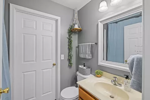 Bath - 2185 Cloverleaf Ln, Dayton, VA 22821 photo 10 of 11