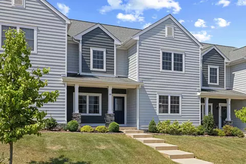 99 Whispering Oaks Dr, Staunton, VA 24401