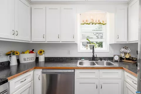 Kitchen - 210 Draft Ave, Stuarts Draft, VA 24477 photo 3 of 6