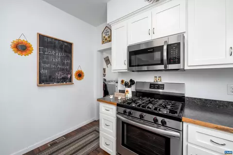 Kitchen - 210 Draft Ave, Stuarts Draft, VA 24477 photo 4 of 6