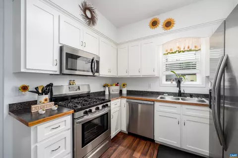 Kitchen - 210 Draft Ave, Stuarts Draft, VA 24477 photo 1 of 6