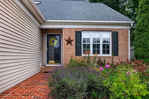 21 Hickory Nut Ln, Staunton, VA 24401