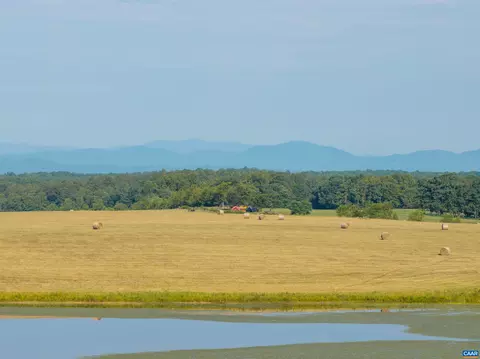 17 Rolling Rd S, Scottsville, VA 24590
