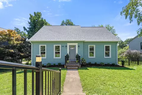 625 Essex Dr, Staunton, VA 24401