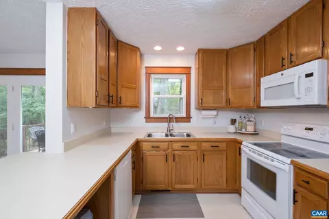 Kitchen - 45 Amethyst Rd, Palmyra, VA 22963 photo 3 of 3