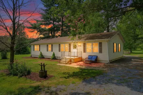 2882 E Side Hwy, Crimora, VA 24431