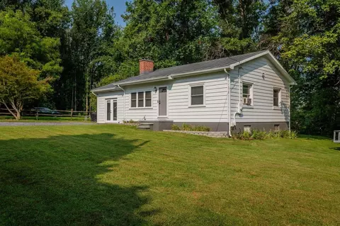 55 Lake Dr, Edinburg, VA 22824
