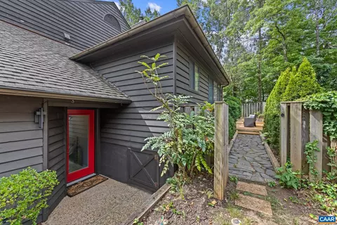 101 Blithe Ct, Charlottesville, VA 22901 photo 3