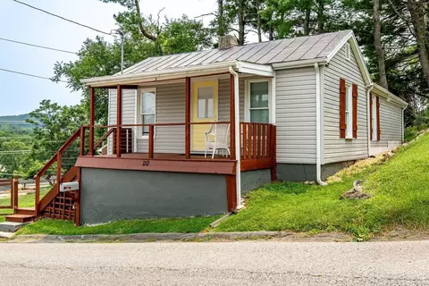 110 W Gay St W, Staunton, VA 24401