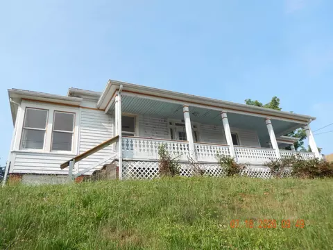 1642 W Beverley St W, Staunton, VA 24401
