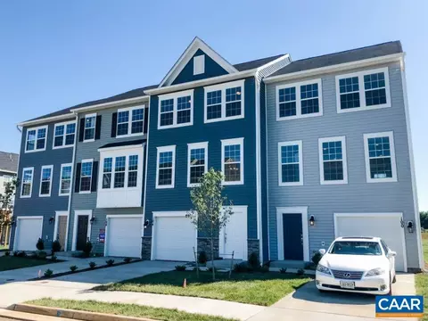 104 Oakshire Ct, Waynesboro, VA 22980