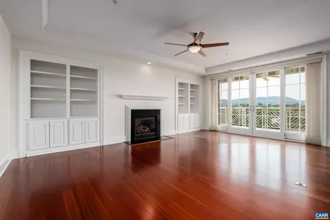 210 NE 10th St NE #404, Charlottesville, VA 22902