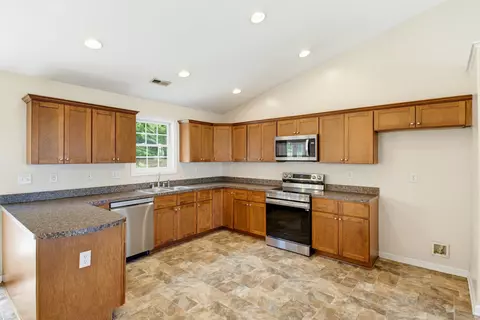 Kitchen - 85 Lofty Cir, Stuarts Draft, VA 24477 photo 2 of 4