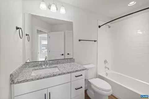 Bath - 408 Fowler St, Charlottesville, VA 22901 photo 4 of 7