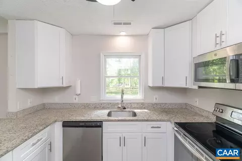 Kitchen - 29 Monish Dr, Palmyra, VA 22963 photo 3 of 4