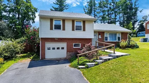2412 Mt Vernon St, Waynesboro, VA 22980