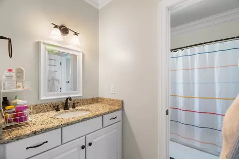 Bath - 2420 Village Dr, Waynesboro, VA 22980 photo 7 of 9