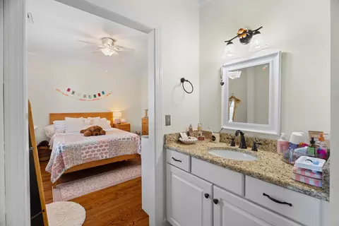 Bath - 2420 Village Dr, Waynesboro, VA 22980 photo 5 of 9