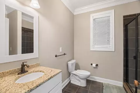 Bath - 2420 Village Dr, Waynesboro, VA 22980 photo 6 of 9