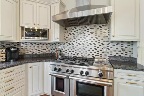 Kitchen - 2420 Village Dr, Waynesboro, VA 22980 photo 5 of 7