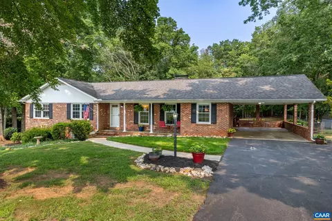 386 Fairlane Dr, Stanardsville, VA 22973