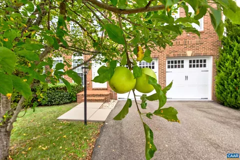 97 Lakeview Ct, Zion Crossroads, VA 22942