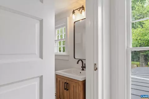 Bath - 1663 Wilmington Rd, Palmyra, VA 22963 photo 3 of 6