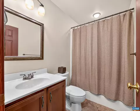 Bath - 39 Cliftwood Rd, Palmyra, VA 22963 photo 2 of 4