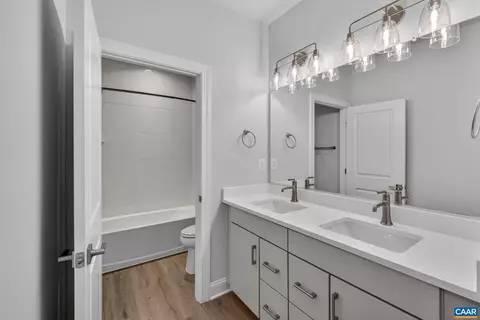 Bath - 1392 Marcella St, Charlottesville, VA 22911 photo 4 of 5