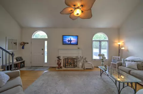 183 Idlewood Blvd, Staunton, VA 24401