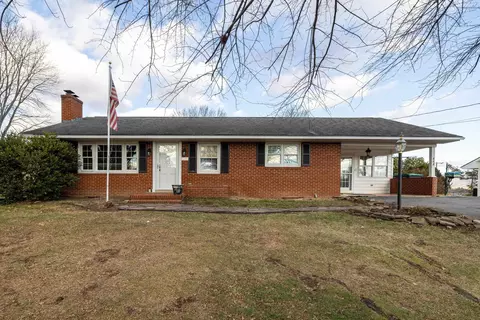 410 W North St W, Woodstock, VA 22664
