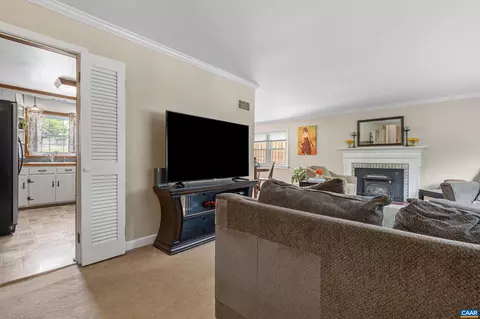 Entry Way - 1933 Forest Dr, Waynesboro, VA 22980 photo 2 of 3