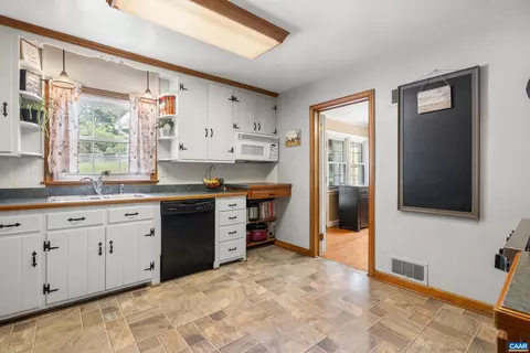 Kitchen - 1933 Forest Dr, Waynesboro, VA 22980 photo 3 of 6
