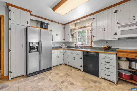Kitchen - 1933 Forest Dr, Waynesboro, VA 22980 photo 1 of 6