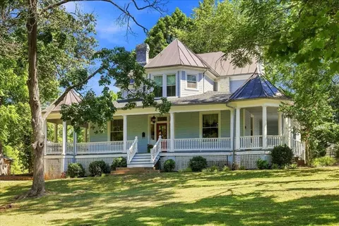 718 Donaghe St, Staunton, VA 24401