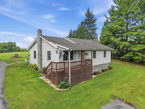 2756 Ridge Hollow Rd, Edinburg, VA 22824