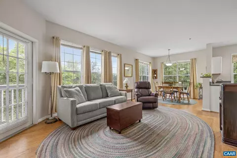 270 Riverbend Dr #2F, Charlottesville, VA 22911
