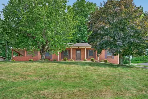822 Parkersburg Tpke, Staunton, VA 24401