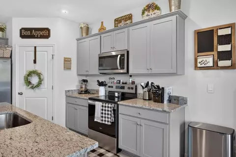 Kitchen - 115 Waterfront Dr, Raphine, VA 24472 photo 2 of 3