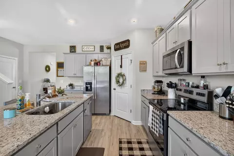 Kitchen - 115 Waterfront Dr, Raphine, VA 24472 photo 3 of 3