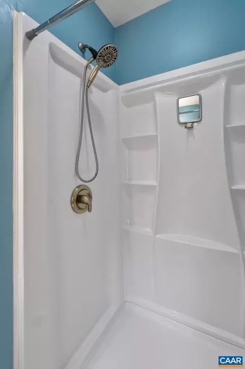 Bath - 10 Nahor Dr, Palmyra, VA 22963 photo 1 of 3