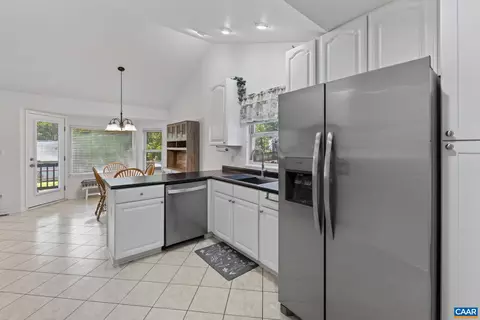 Kitchen - 10 Nahor Dr, Palmyra, VA 22963 photo 5 of 5