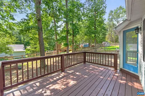 Exterior - 10 Nahor Dr, Palmyra, VA 22963 photo 6 of 10