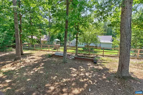 Exterior - 10 Nahor Dr, Palmyra, VA 22963 photo 8 of 10