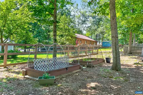 Exterior - 10 Nahor Dr, Palmyra, VA 22963 photo 9 of 10